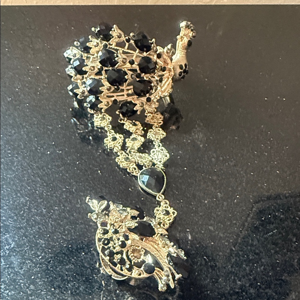 Elegant Black and Gold Jewelry Set